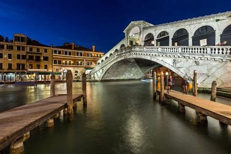 Rialto Bridge - Ponte Rialto, the most famous bridge in Venice