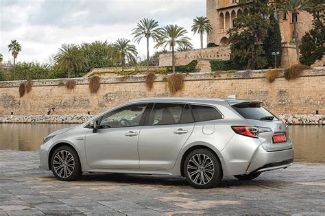 Toyota Corolla E210 2.0 Hybrid 184 KM 2019 kombi skrzynia automat napęd przedni - zdjęcie 4