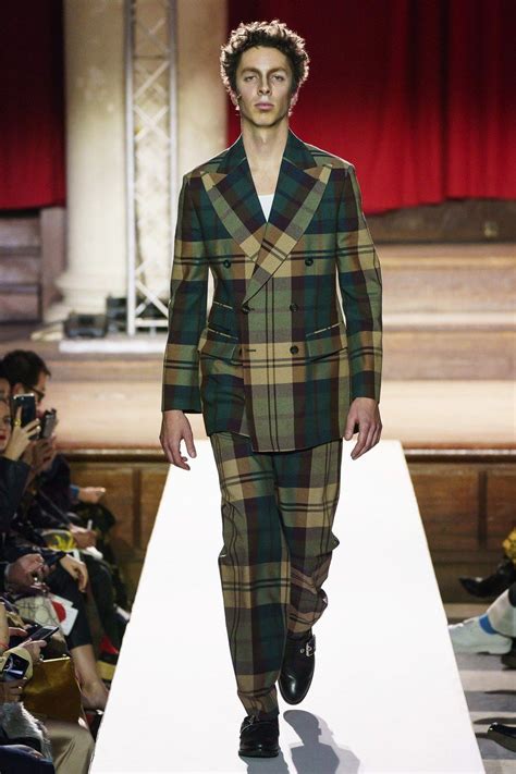 Vivienne Westwood Fall 2019 Ready-to-Wear collection, runway looks, beauty, models, and reviews ...