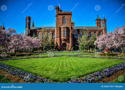 Smithsonian Castle with Garden View Editorial Stock Image - Image of buildings, garden: 34557159