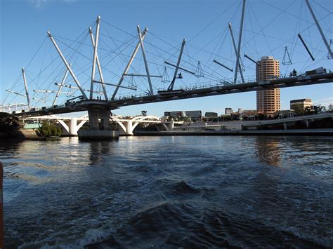 2009/07/14 UQ St. Lucia, Brisbane River, Customs House, Mount Coot-tha – Distractions, reflections