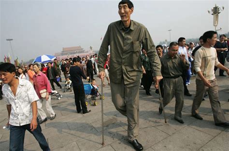 Bao Xishun, the World's Tallest Man - Virily