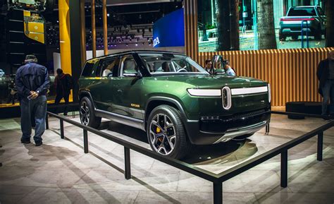 2022 Rivian R1S Reviews | Rivian R1S Price, Photos, and Specs | Car and Driver