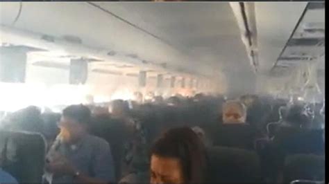 Video JetBlue Plane Fills With Smoke, Piece Falls Off Aircraft - ABC News