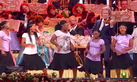 Watch: Bloem choir sing "Pata Pata" on stage with musician André Rieu