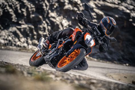 KTM 390 Duke Gets a Facelift for 2017