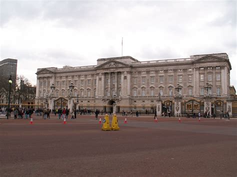 File:Buckingham Palace 1 db.jpg - Wikipedia