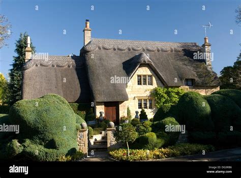 Home with thatched roof, Chipping Campden, Cotswolds, England, UK Stock ...