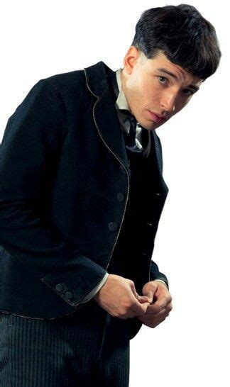 So cute Ezra miller As Credence Barebone i love you so much!♥