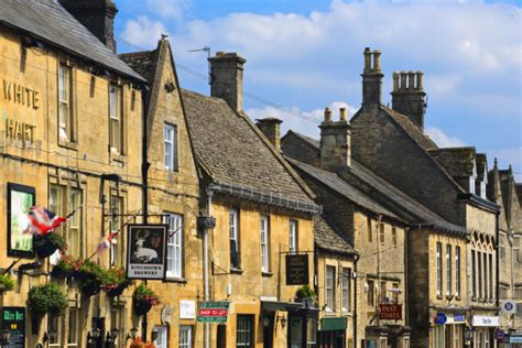 The beautiful Cotswold town of Stow-on-the-Wold | Discover Britain’s Towns