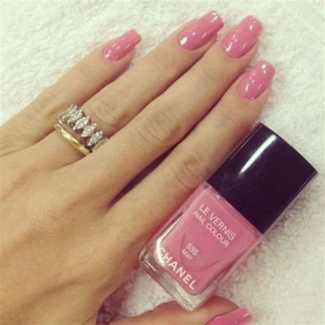 Nail polish: light, pink, nails, shiny - Wheretoget