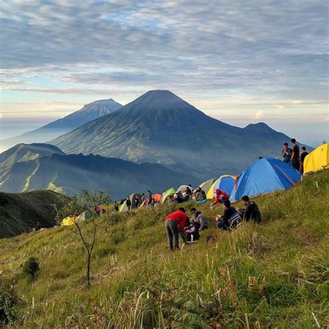 Sindoro Sumbing via Puncak Gunung Prau oleh Sinema Traveller