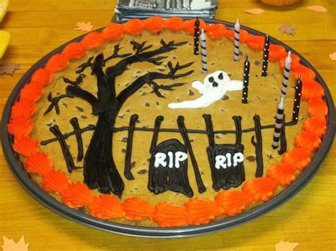 Halloween Cookie Cake #halloweenpartyfood #cookiecake - Modern Design in 2020 | Cookie cake ...