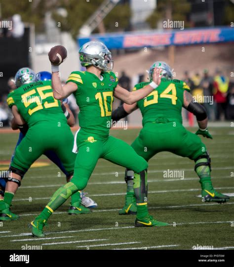 Oregon Ducks Quarterback Justin Herbert Stock Photo - Alamy