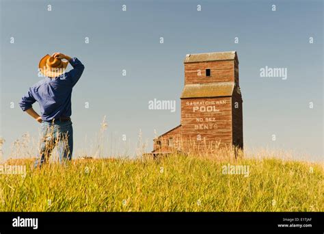 A man looks out over an old grain elevator hi-res stock photography and images - Alamy