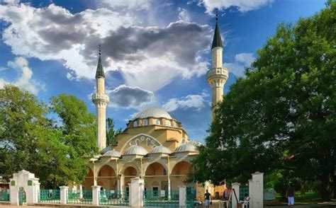 Discover Ukraine : Places : Crimea : Yevpatoria : The Juma-Jami Mosque - Ukraine Travel Guide