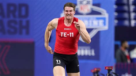 Tight end Luke Musgrave runs official 4.61-second 40-yard dash at 2023 ...