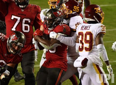 Photo: The Tampa Bay Buccaneers defeat the Washington Football Team in ...