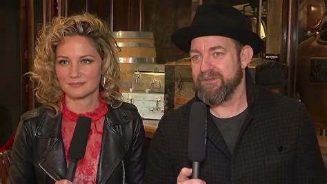 How Sugarland discussed their reunion with their kids - YouTube