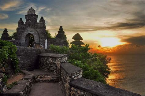 Enjoying Beautiful Sunset at Uluwatu Temple Bali | Segarebalitour.com