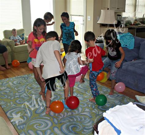 15 Einfache Teambuilding-Aktivitäten | Balloon games for kids, Building ...