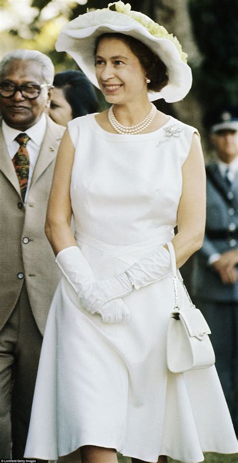 376 best images about Her Majesty Queen Elizabeth II on Pinterest | Duke, Off duty and Queen ...