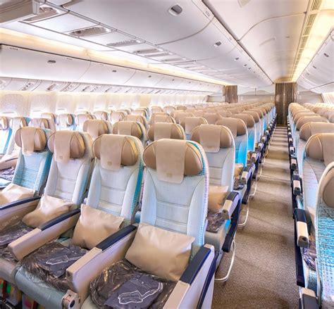 Emirates unveils new business class layout for their Boeing 777-200LR ...