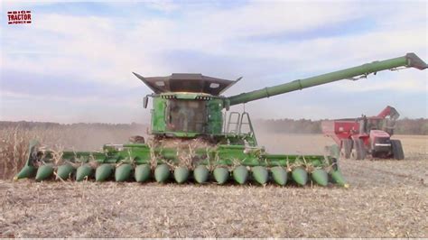 JOHN DEERE X9 1100 Combine Harvesting Corn - YouTube