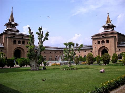 HEAVEN ON EARTH: JAMIA MASJID, SRINAGAR