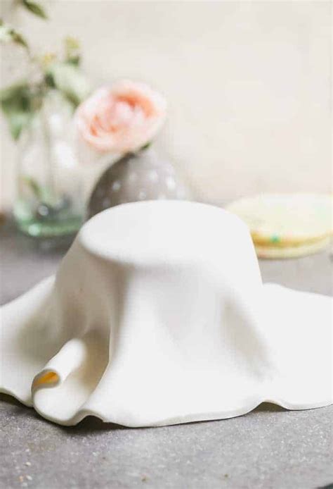 Easy Marshmallow Fondant - Tastes Better From Scratch