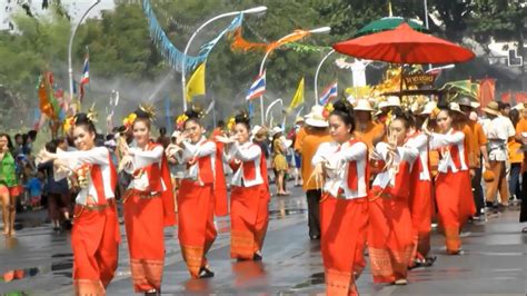 Songkran Festival 2013 in Chiang Mai สงกรานต์ - YouTube