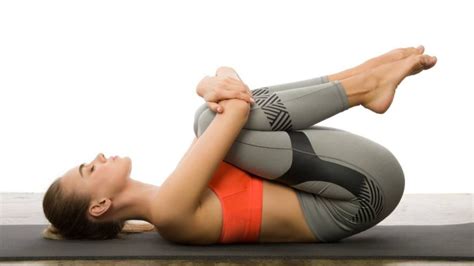 Apanasan (Knees To Chest Pose) : How to do it? Precautions and benefits