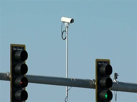 Can you tell the difference from a red light camera and a traffic monitoring camera ...