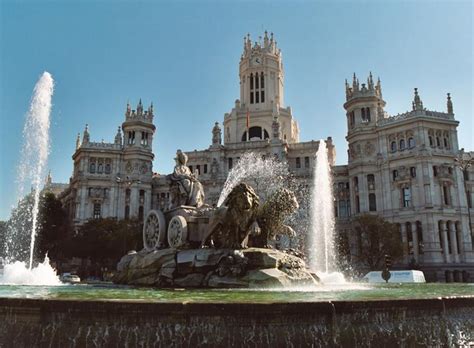 Guided Tour: The Best of Madrid + Royal Palace | HAPPYtoVISIT.com