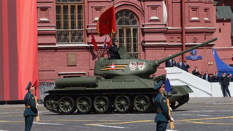 Lone ancient tank shows up for Russia's Victory Day parade