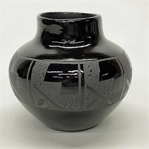 Native American Navajo Black Glaze 5" Art Pottery Vase Signed Mary Saxon | Pottery art, Pottery ...