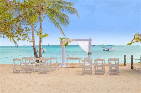 Beach wedding at Dreams La Romana Resort and Spa | Dominican republic beaches, Beach hotels ...