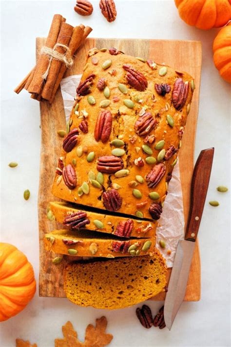 17 Easy Thanksgiving Bread Recipes - Insanely Good