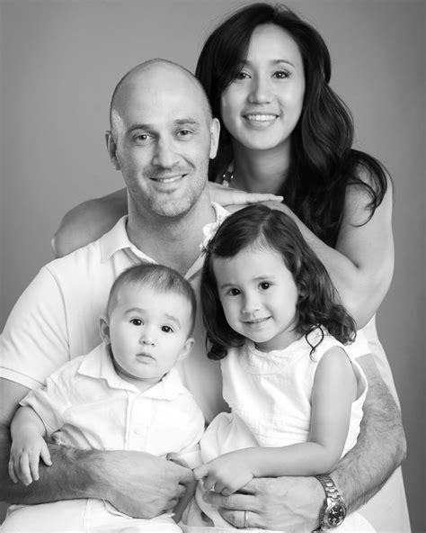 . Family Portrait Photography Poses, Studio Family Portraits, Family Studio Photography, Photo ...