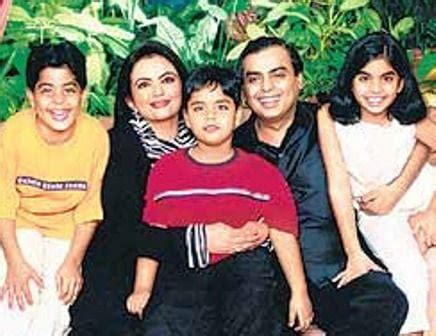 Isha Ambani Height, Age, Husband, Children, Family, Biography ...