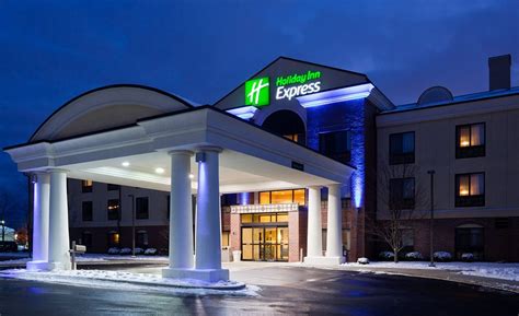 HOLIDAY INN EXPRESS MILWAUKEE N-BROWN DEER/MEQUON, AN IHG HOTEL (AU$148 ...