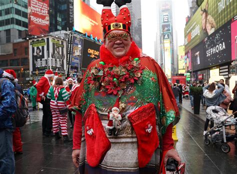 PHOTOS: SantaCon NYC 2019