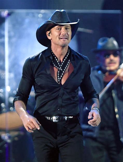 Tim McGraw Impresses Fans as He Shares Photo of His Huge Christmas Tree