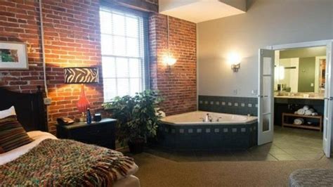 Lancaster pa hotels with jacuzzi in room