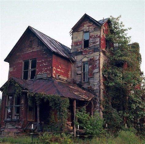 Pin by Shash on Old houses | Abandoned mansions, Abandoned places, Abandoned farm houses