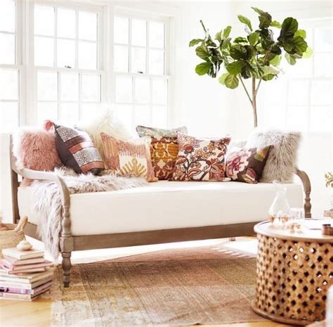 Cozy Bohemian Farmhouse Decorating Ideas For Living Room 32 Daybed In ...