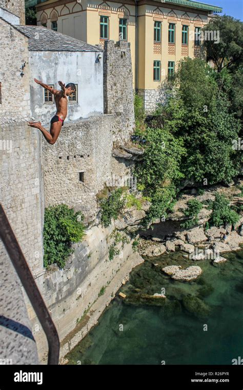 Mostar bridge jumping hi-res stock photography and images - Alamy