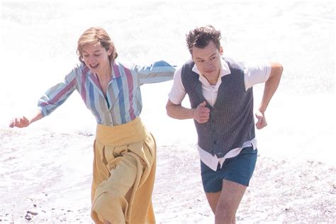 Harry Styles and Emma Corrin film on the beach and more star snaps – Monkey Viral