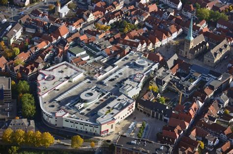 Luftbild Hameln - Einkaufszentrum Stadtgalerie der ECE in der historischen Altstadt im ...