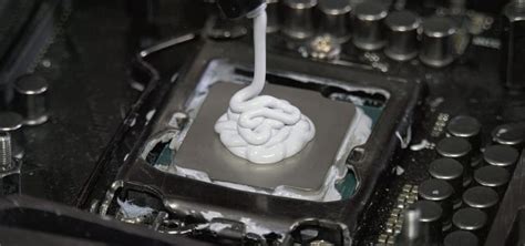 How To Apply Thermal Paste To A GPU Or CPU [2025 Guide]